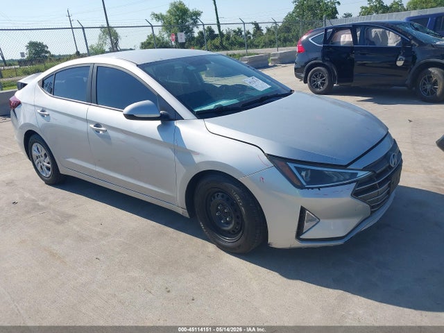 Salvage Hyundai ELANTRA Image