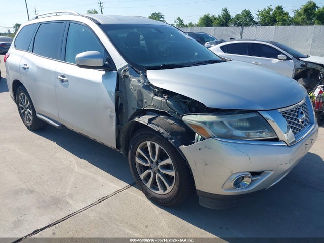 Salvage Nissan Pathfinder Image