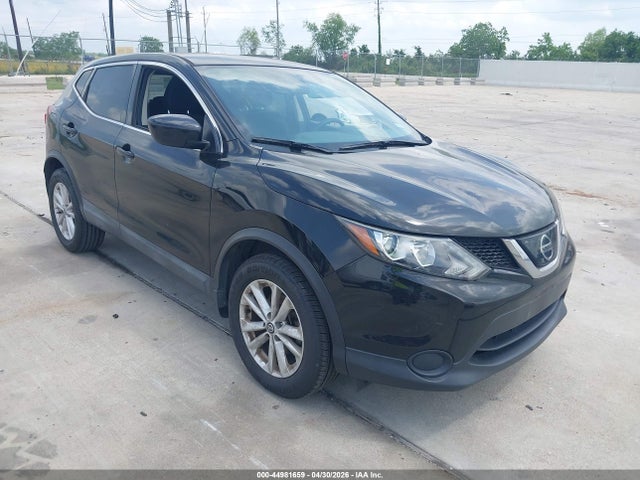 Salvage Nissan Rogue Image