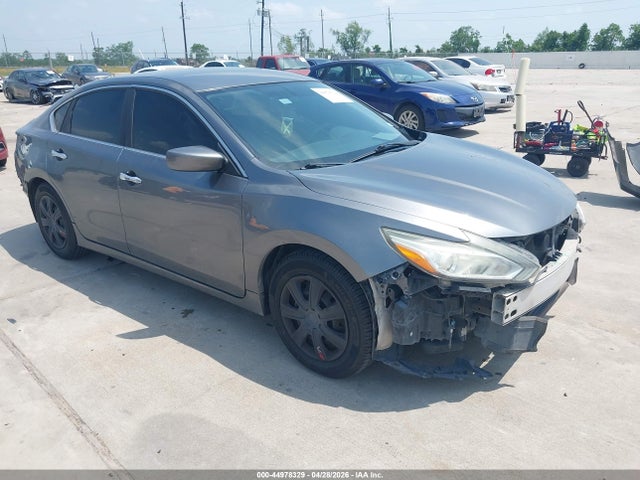 Salvage Nissan Altima Image