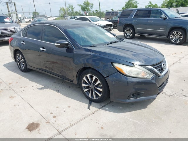 Salvage Nissan Altima Image