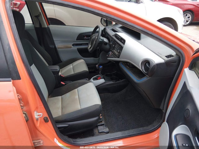 Toyota Prius c Three