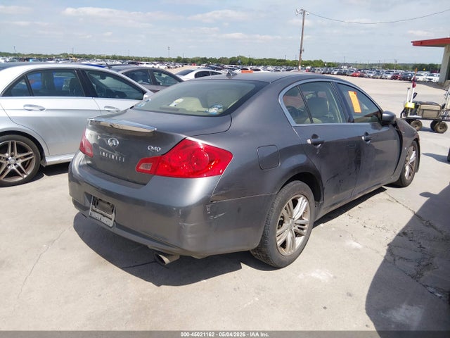 INFINITI Q40