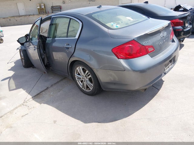 INFINITI Q40