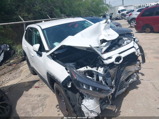 Salvage Toyota RAV4 Image