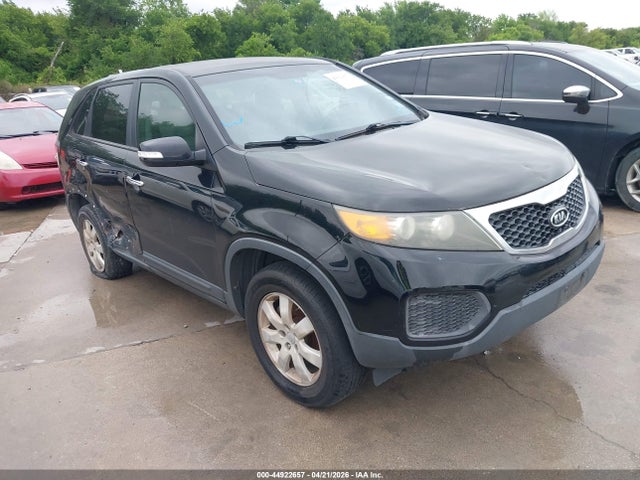 Salvage Kia Sorento Image