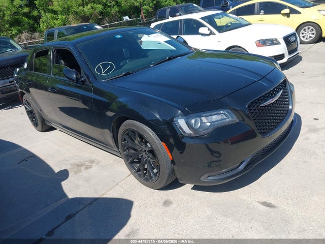 Salvage Chrysler 300 Image