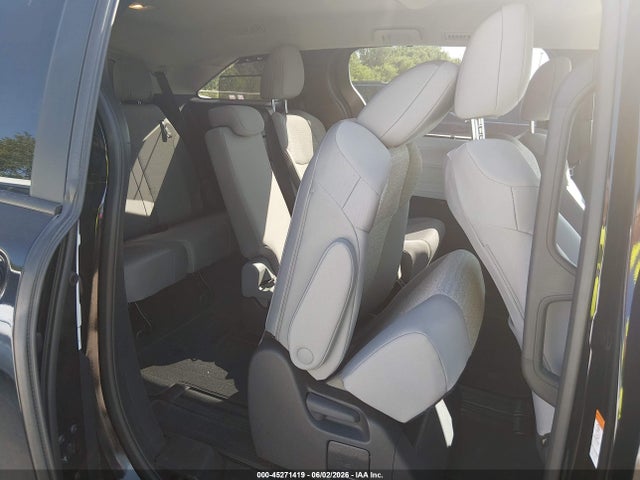 Toyota Sienna Le