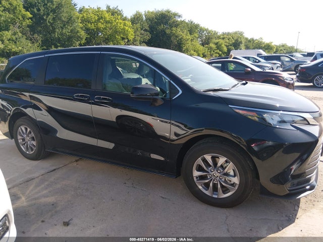 Toyota Sienna Le