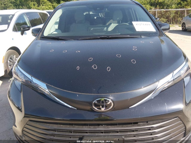Toyota Sienna Le