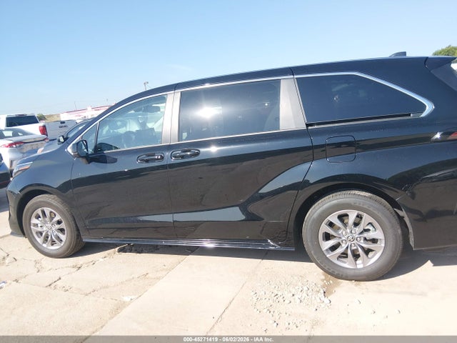 Toyota Sienna Le