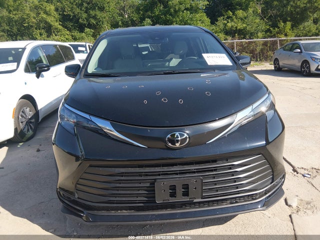 Toyota Sienna Le