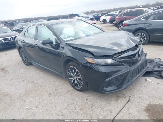 Salvage Toyota Camry Image