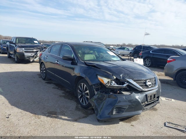 Salvage Nissan Altima Image