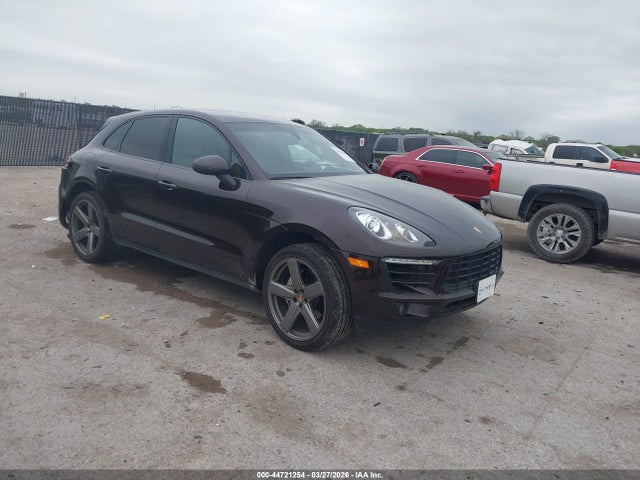 Salvage Porsche Macan Image