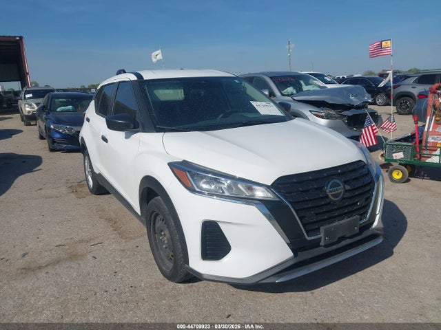 Salvage Nissan Kicks Image