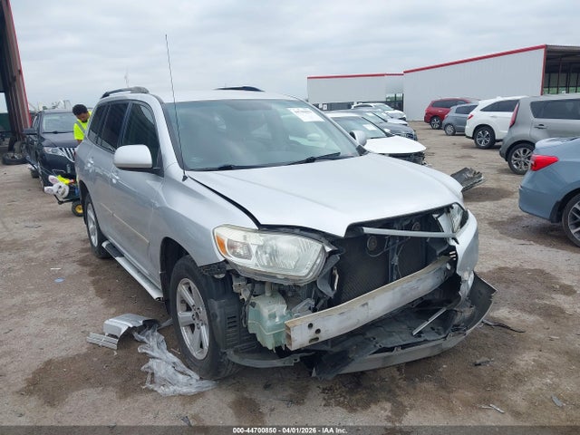 Salvage Toyota Highlander Image