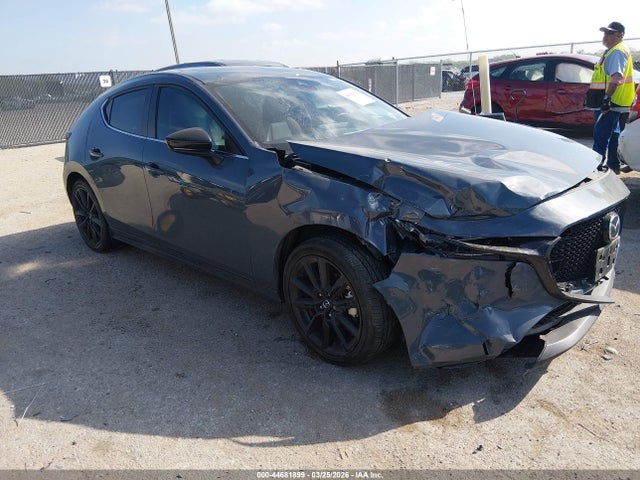 Salvage Mazda Mazda3 Image