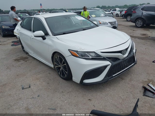 Salvage Toyota Camry Image