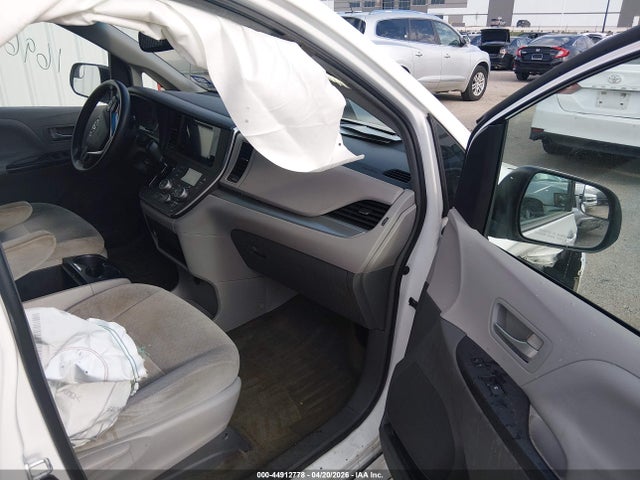 Toyota Sienna Le 8 Passenger