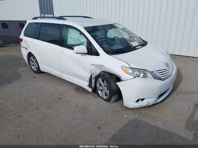 Salvage Toyota Sienna Image
