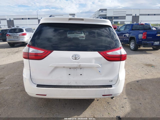 Toyota Sienna Le 8 Passenger