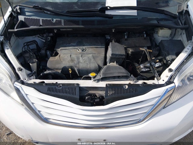 Toyota Sienna Le 8 Passenger