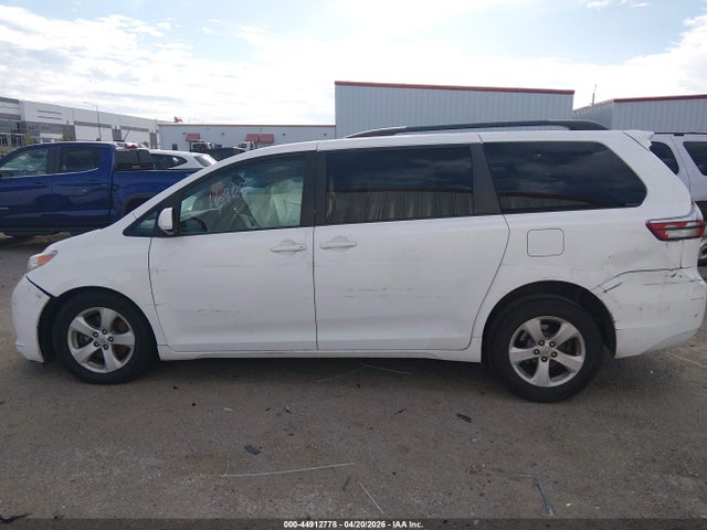 Toyota Sienna Le 8 Passenger