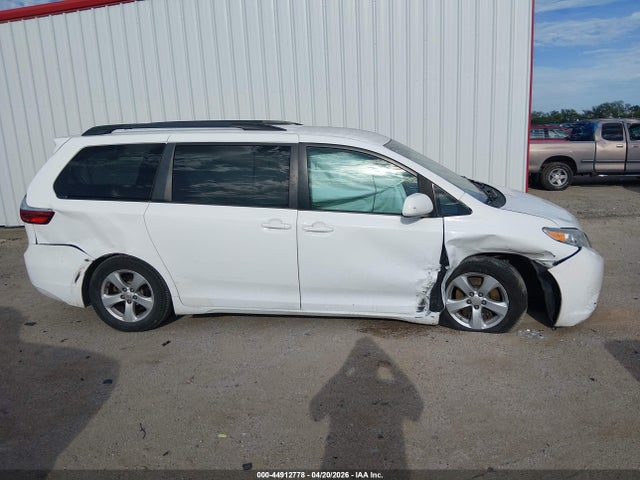 Toyota Sienna Le 8 Passenger