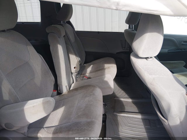 Toyota Sienna Le 8 Passenger