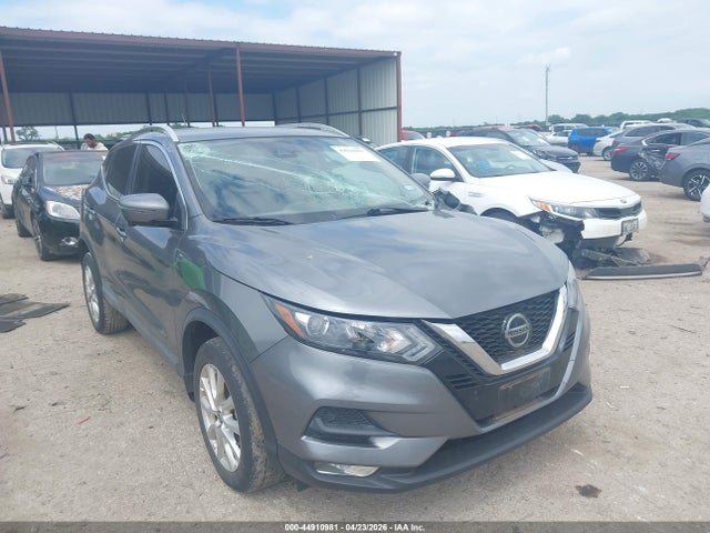 Salvage Nissan Rogue Image