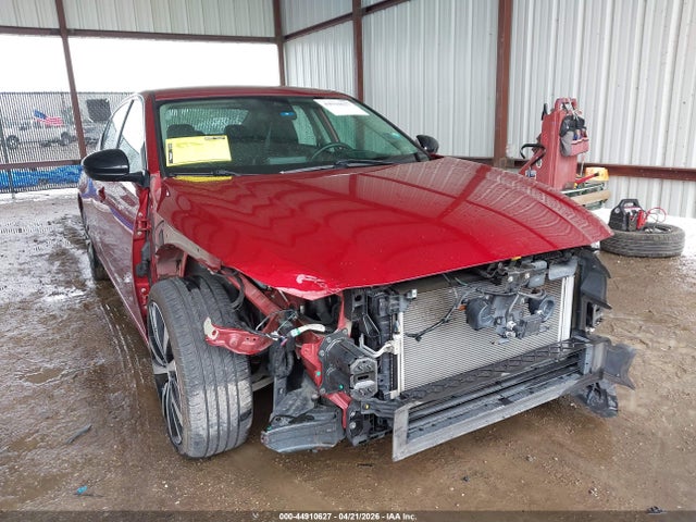 Salvage Nissan Altima Image
