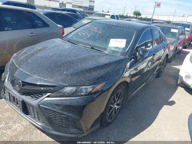 Salvage Toyota Camry Image