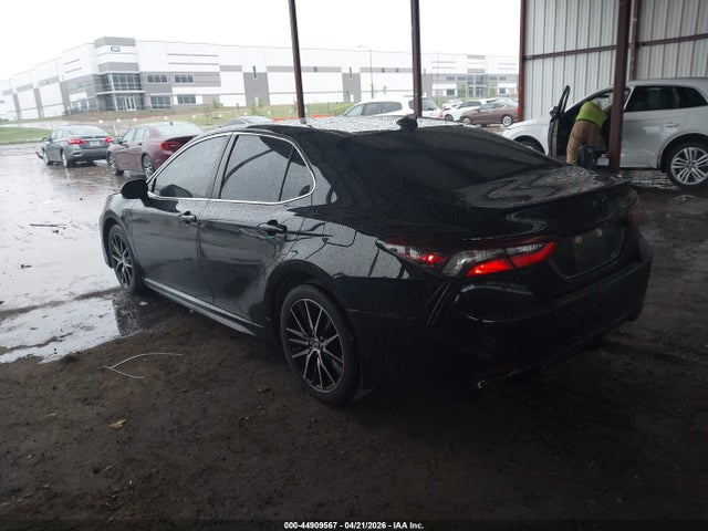 Salvage Toyota Camry Image