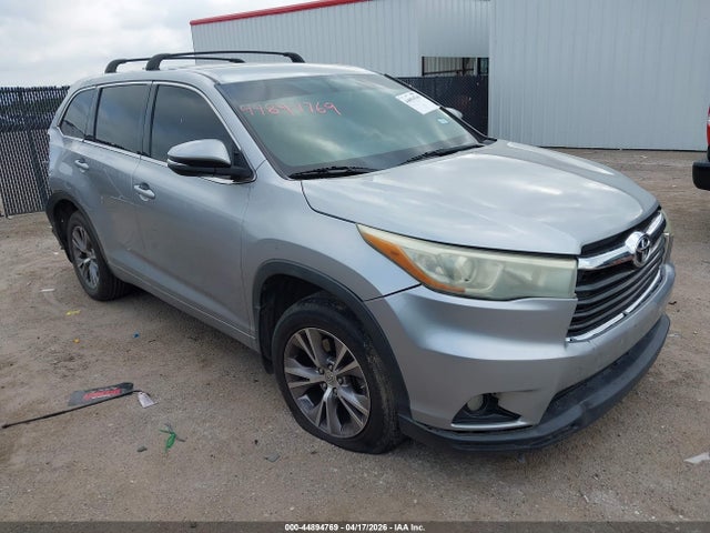 Salvage Toyota Highlander Image