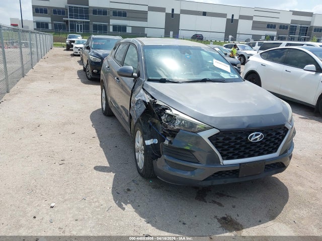 Salvage Hyundai TUCSON Image