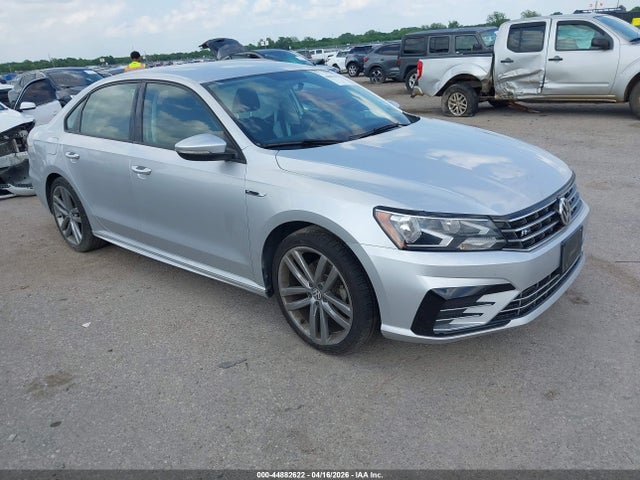 Salvage Volkswagen Passat Image