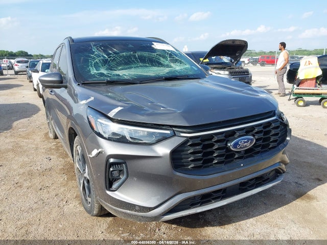 Salvage Ford Escape Image
