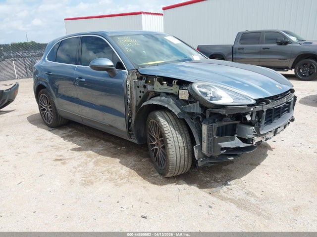 Salvage Porsche Cayenne Image