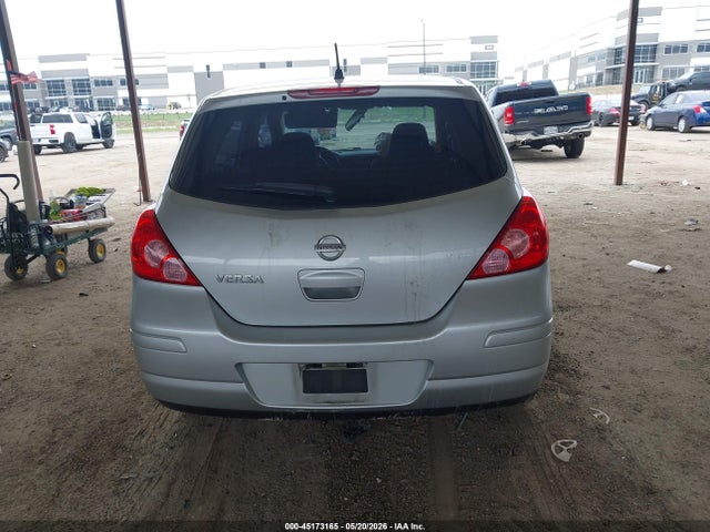 Nissan Versa 1.8s