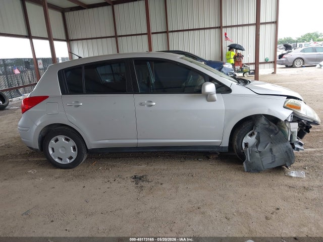 Nissan Versa 1.8s