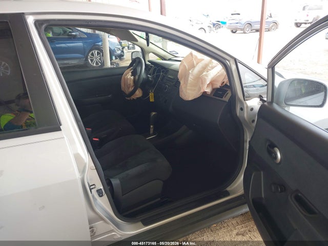 Nissan Versa 1.8s