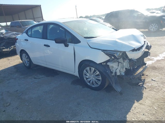 Salvage Nissan Versa Image