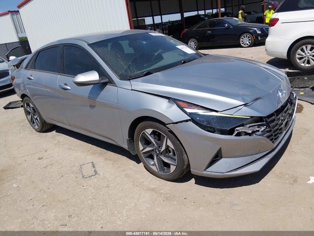 Salvage Hyundai ELANTRA Image