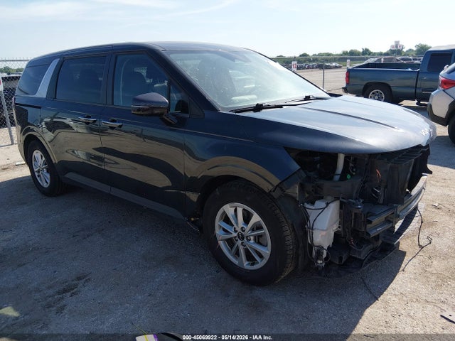 Salvage Kia Carnival Image