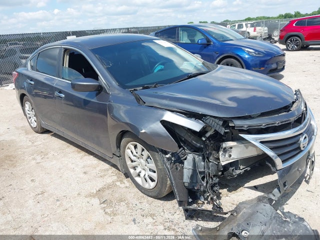 Salvage Nissan Altima Image