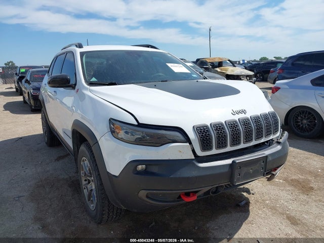 Salvage Jeep Cherokee Image