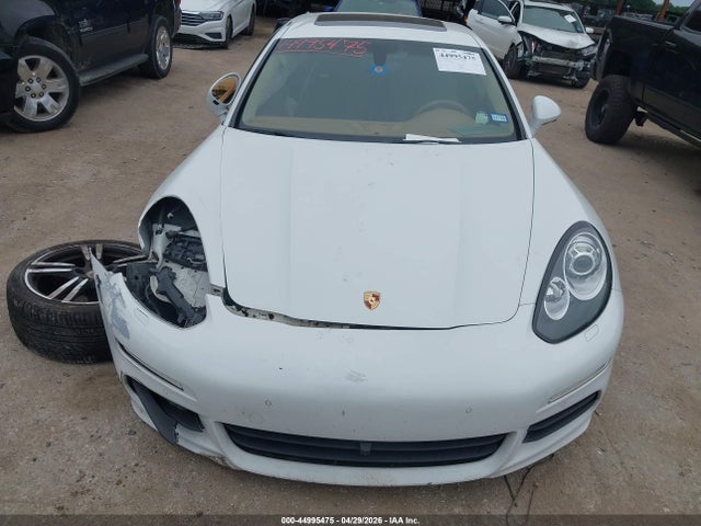 Porsche Panamera 4