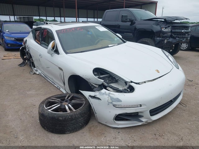 Salvage Porsche Panamera Image