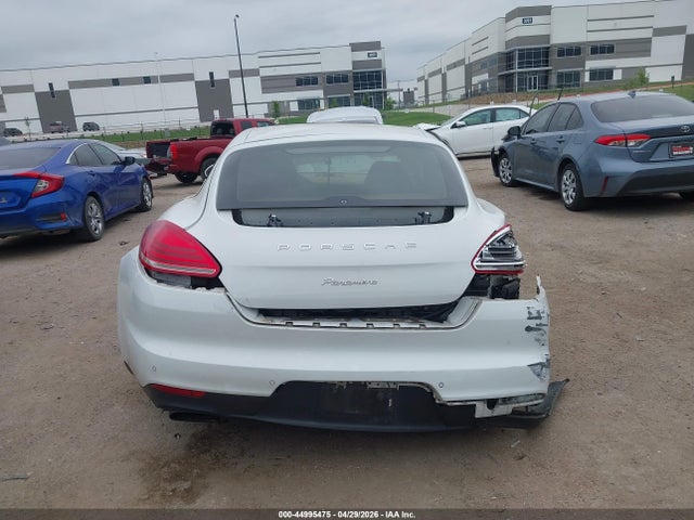 Porsche Panamera 4